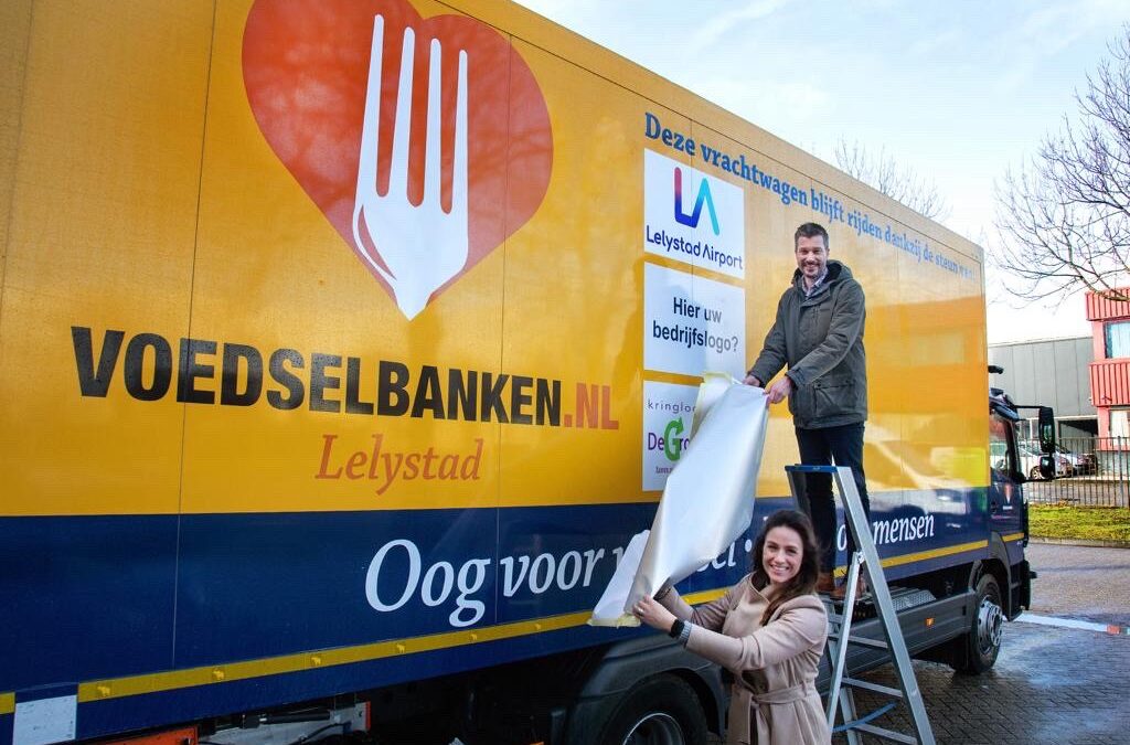 Eerste sponsors op koelauto Voedselbank Lelystad