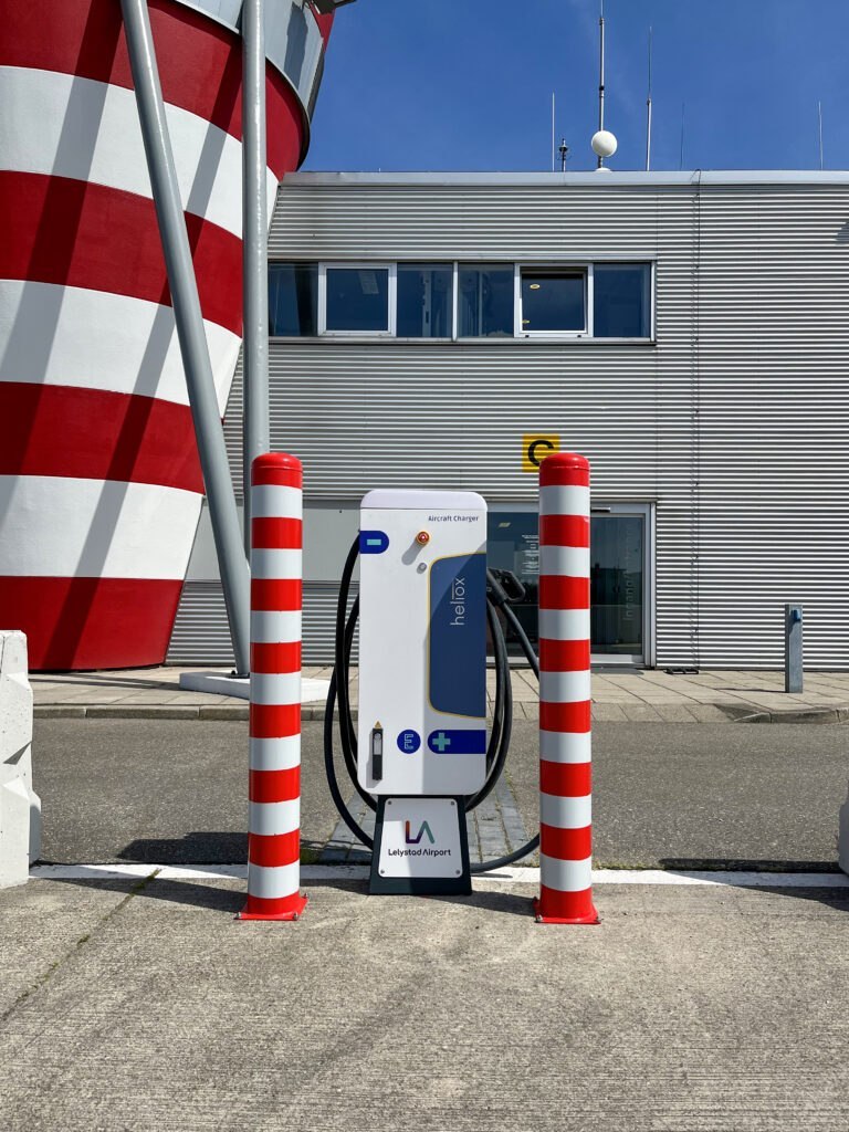 Lelystad-Airport_electrisch-laadpaal station