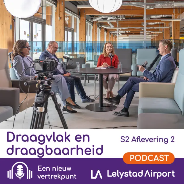 🎙️𝗣𝗼𝗱𝗰𝗮𝘀𝘁 𝗮𝗹𝗲𝗿𝘁 
𝗣𝗲𝗿𝘀𝗽𝗲𝗰𝘁𝗶𝗲𝗳, 𝗱𝗿𝗮𝗮𝗴𝘃𝗹𝗮𝗸, 𝗽𝗮𝗿𝘁𝗻𝗲𝗿𝘀𝗰𝗵𝗮𝗽 𝗲𝗻 𝗲́𝗲́𝗻 𝗯𝗲𝘀𝗹𝘂𝗶𝘁 𝗱𝗮𝘁 𝘁𝗲𝗹𝘁

'Gecombineerd gebruik is een voorwaarde. Dat zorgt voor de economische ontwikkeling die Flevoland nodig heeft. Niet alleen het zuur, maar ook het zoet’, dat zegt Mieke Baltus, burgemeester van Lelystad, in de nieuwe aflevering van onze podcast.

Lelystad Airport in gesprek met Mieke Baltus, Jan Klopman Provincie Flevoland en onze CEO Jan Eerkens.

📌In deze aflevering:
 • Waarom draagvlak er bij Provincie Flevoland en Gemeente Lelystad alleen is bij compleet gebruik van Lelystad Airport
 • Welke randvoorwaarden cruciaal zijn voor vertrouwen en samenwerking
• Hoe Lelystad Airport snelheid, comfort en veiligheid kan bieden

De impact voor Flevoland is groot:
📈meer werkgelegenheid
🏢extra investeringen en bedrijvigheid
🤝stimulans voor MKB, logistieke keten en onderwijs

Dit is een structurele kans voor bredere welvaart in de Provincie Flevoland.

Het is nu aan het kabinet: neem nog dit jaar een besluit door over volledige openstelling voor passagiersvluchten én F-35’s.

Beluister de nieuwe aflevering via link in bio.

#LelystadAirport #Lelystad #Visie #Luchtvaart #Flevoland #Toekomst #Besluitvorming